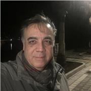 Laureato Scienze Politiche, maturità classica, appassionato di storia, impartisce lezioni di storia